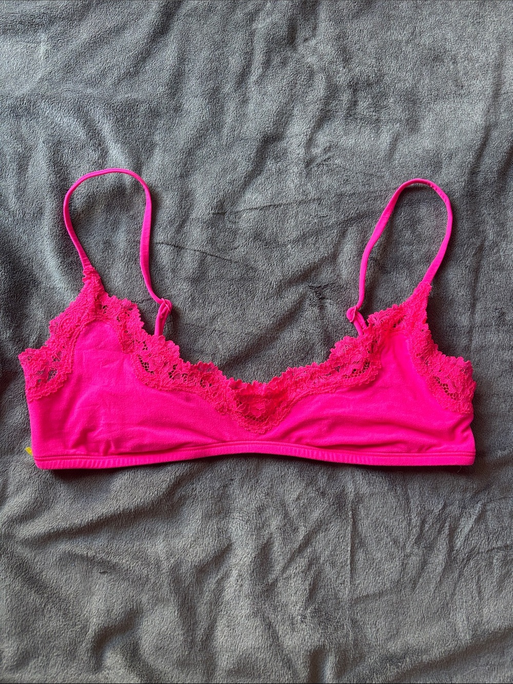 SKIMS Fits Everybody Lace Scoop Bralette in a hot pink shade NWOT
